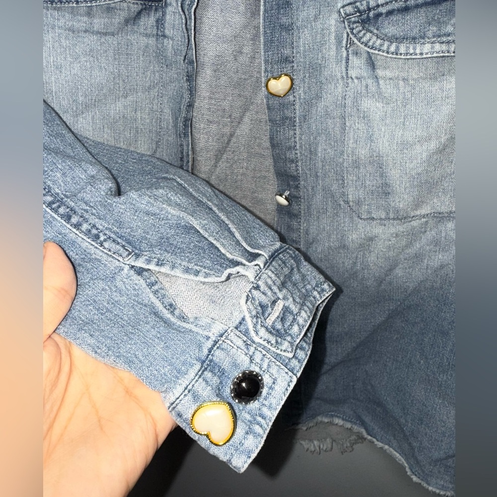 Democracy Ombré Denim Blue Top with cute Buttons size xs  EUC - Picture 7 of 11